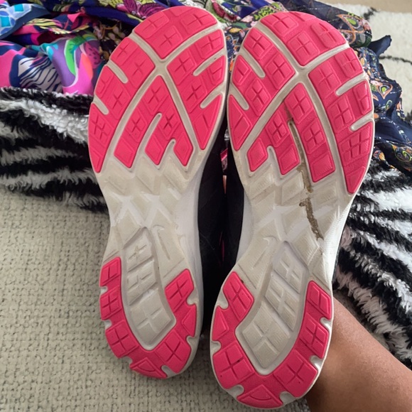 Authentic Nike shoes - Picture 5 of 8